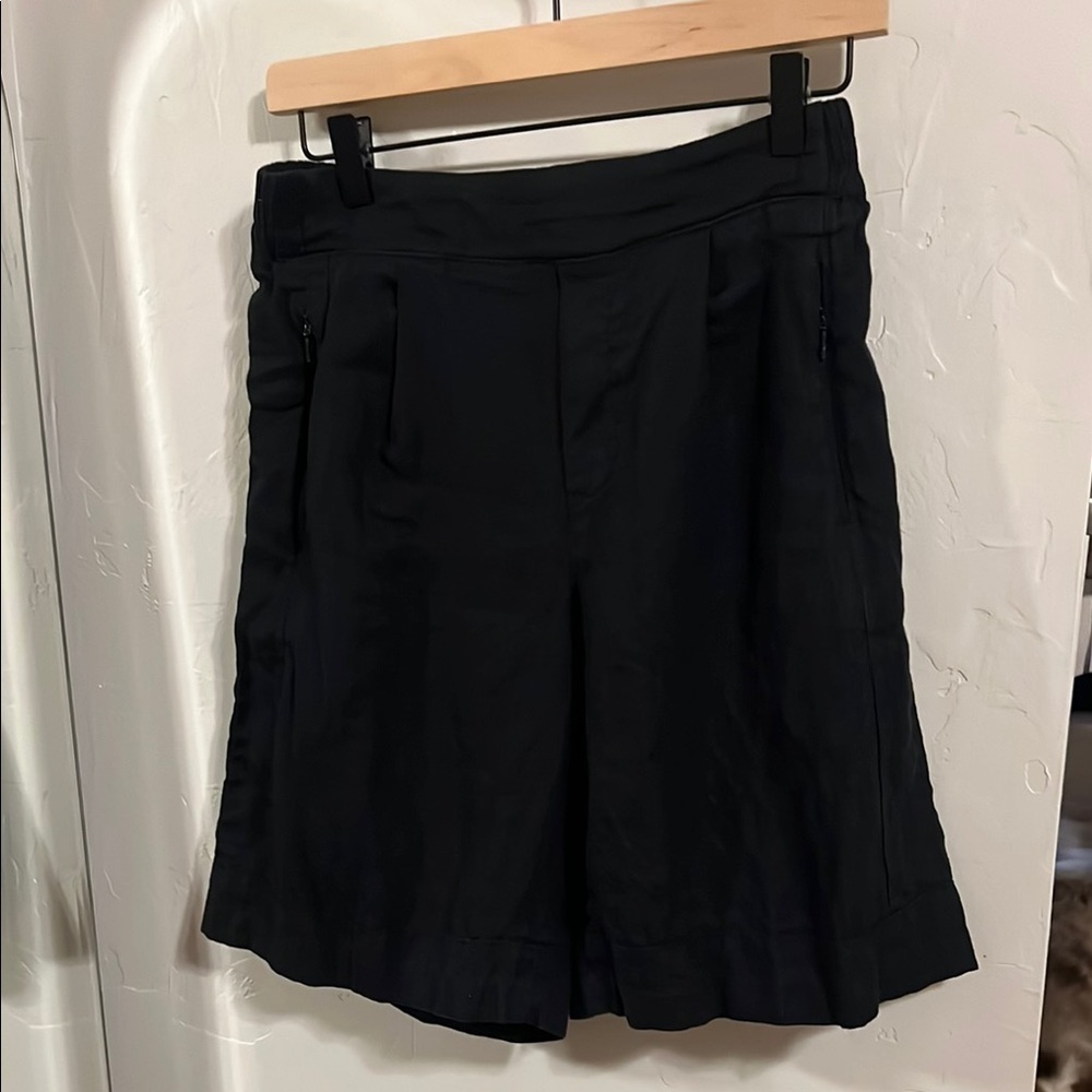 Athleta Black Women's Bermudas. Linen 9‎ inch inseam shorts